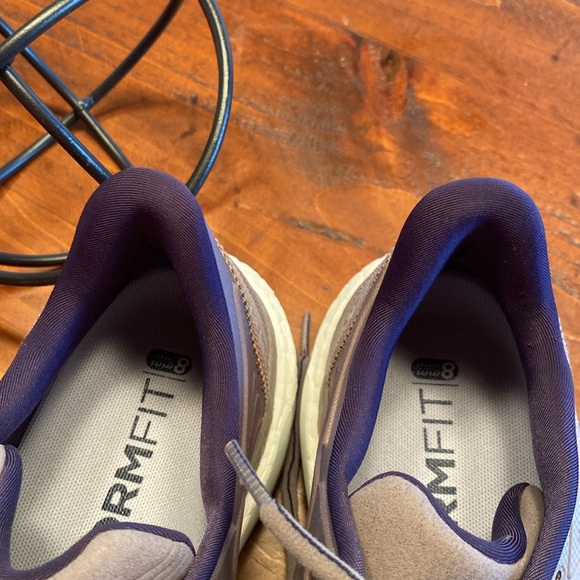 NWOT, Saucany,  Hurricane 23 shoes. - Picture 12 of 12